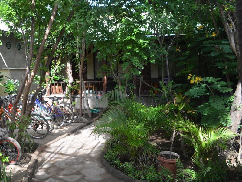 Dua Nina Homestay Gili Trawangan Exterior photo